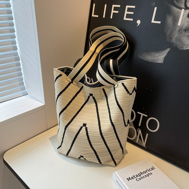 Woven Tote Bag – Lightweight, Stylish & Everyday Use