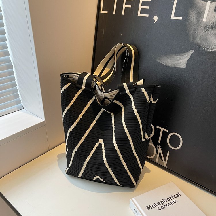 Woven Tote Bag – Lightweight, Stylish & Everyday Use