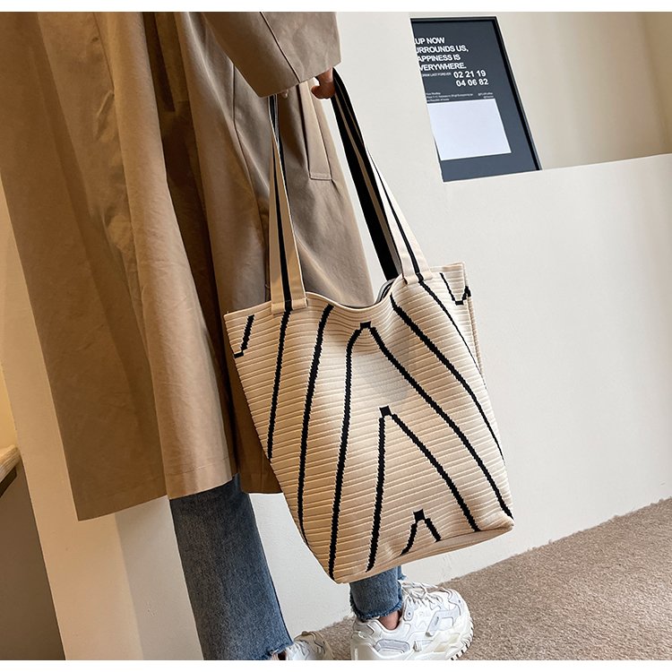 Woven Tote Bag – Lightweight, Stylish & Everyday Use