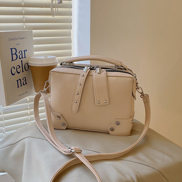 Classic Shoulder Bag – Practical, Stylish & Everyday Essential