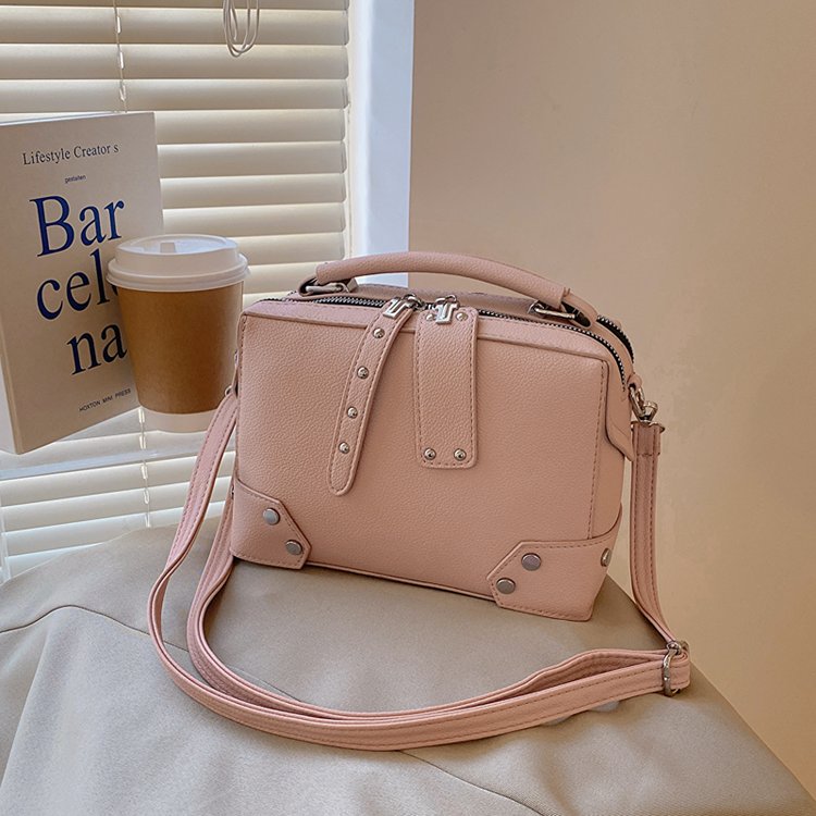 Classic Shoulder Bag – Practical, Stylish & Everyday Essential