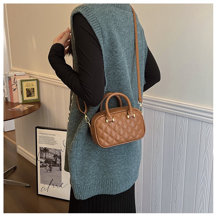 Classic Shoulder Bag – Practical, Stylish & Everyday Essential