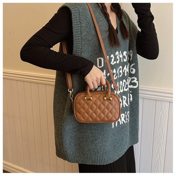 Classic Shoulder Bag – Practical, Stylish & Everyday Essential