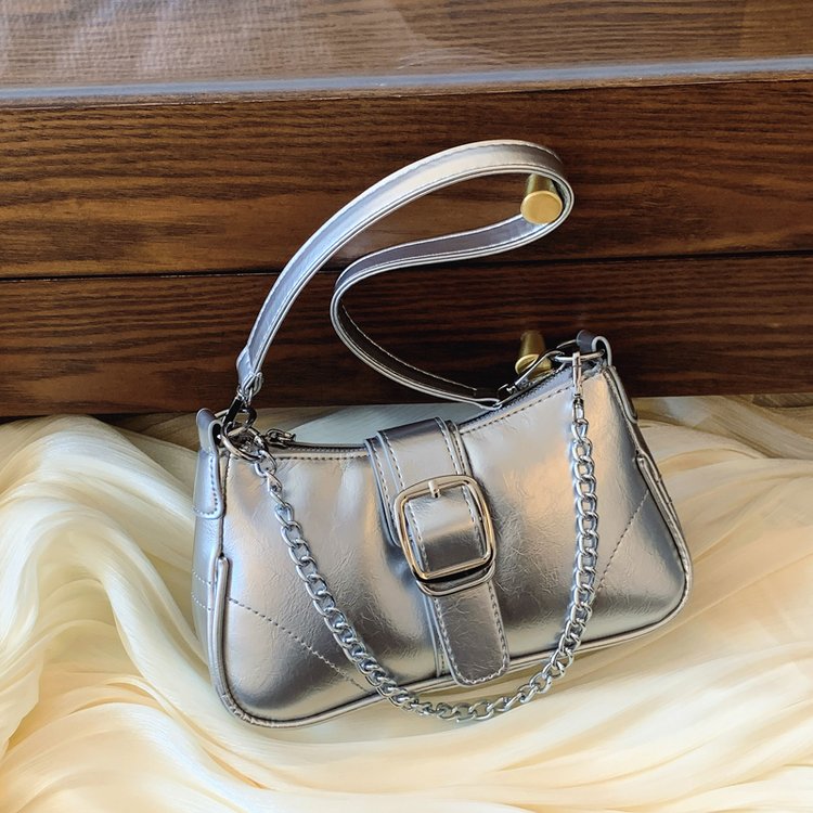 Classic Shoulder Bag – Practical, Stylish & Everyday Essential