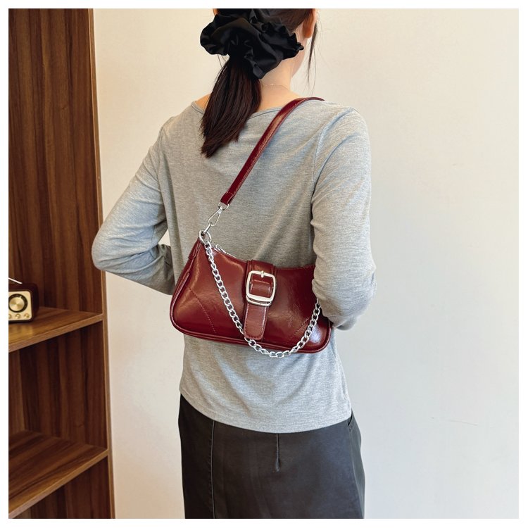 Classic Shoulder Bag – Practical, Stylish & Everyday Essential