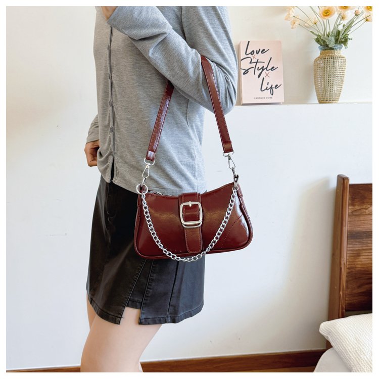 Classic Shoulder Bag – Practical, Stylish & Everyday Essential