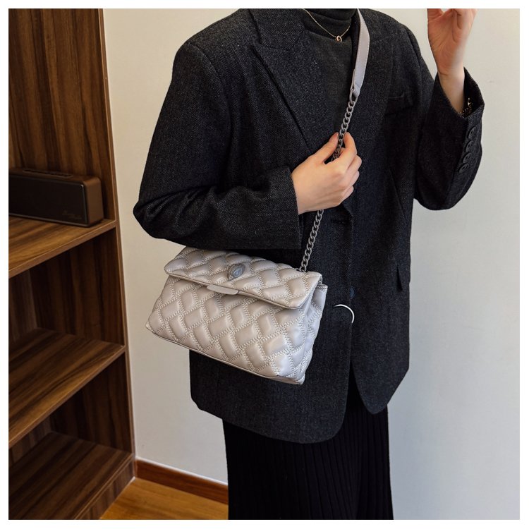 Classic Shoulder Bag – Practical, Stylish & Everyday Essential