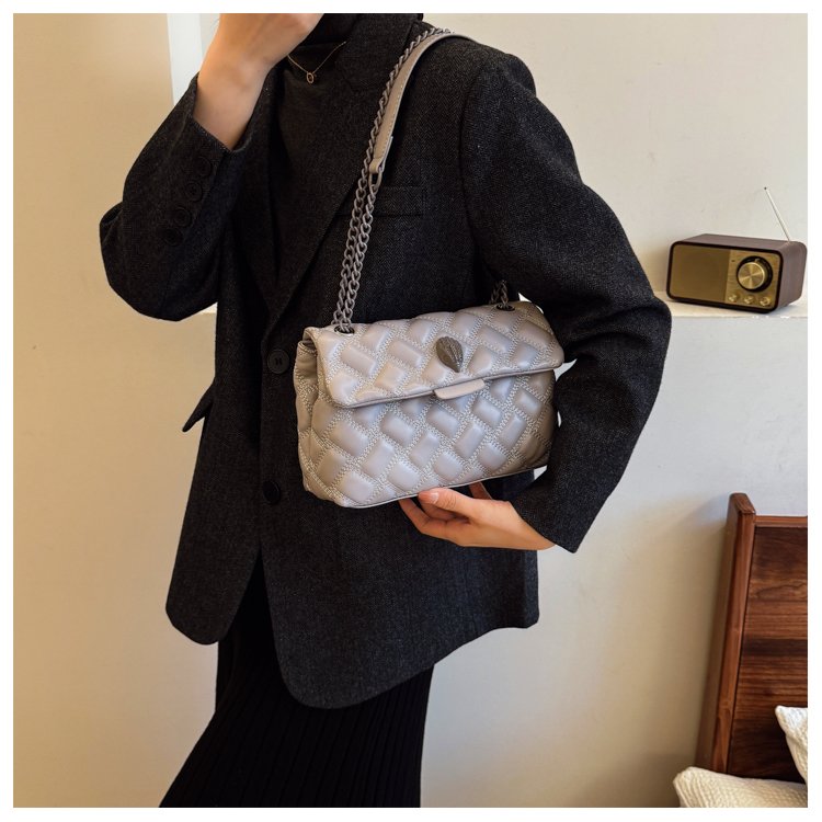 Classic Shoulder Bag – Practical, Stylish & Everyday Essential