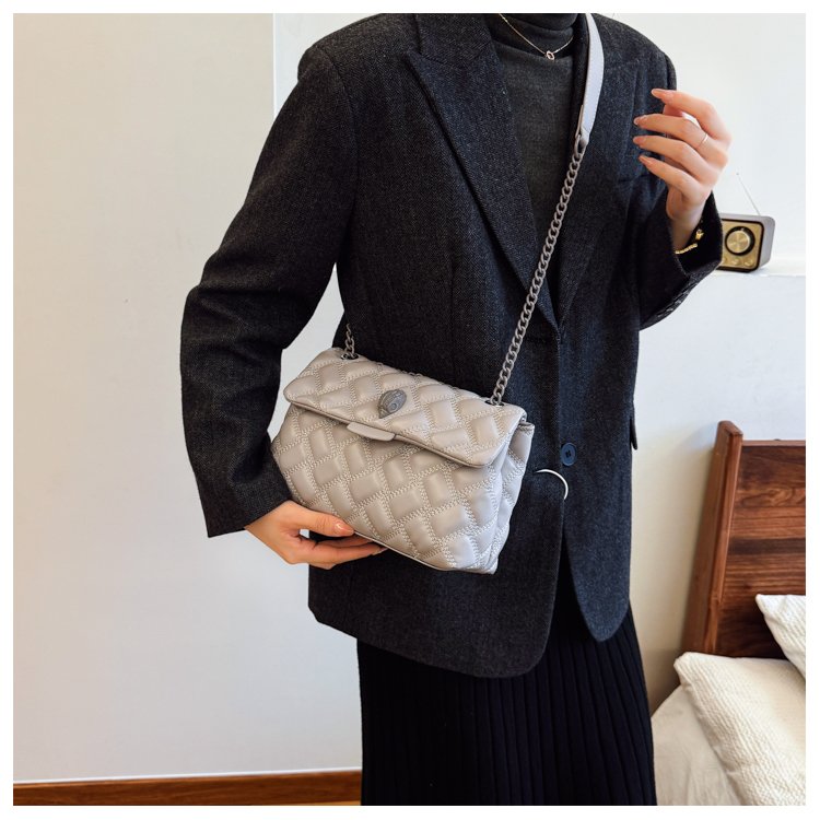 Classic Shoulder Bag – Practical, Stylish & Everyday Essential