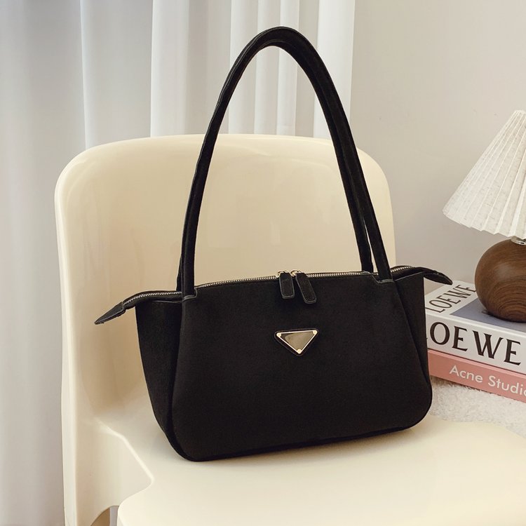 Classic Shoulder Bag – Practical, Stylish & Everyday Essential