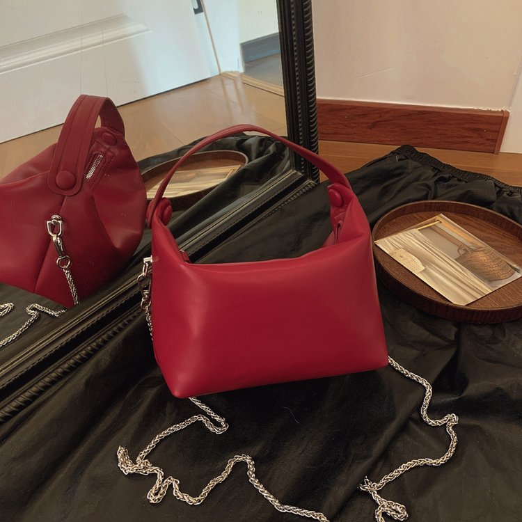 Classic Shoulder Bag – Practical, Stylish & Everyday Essential