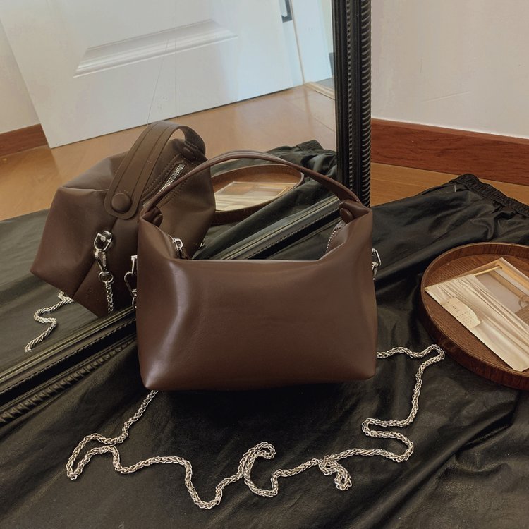 Classic Shoulder Bag – Practical, Stylish & Everyday Essential