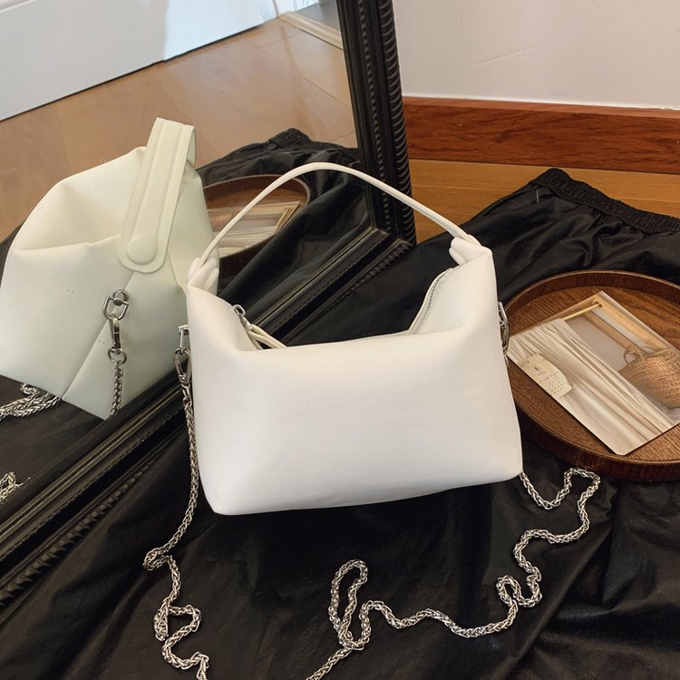 Classic Shoulder Bag – Practical, Stylish & Everyday Essential