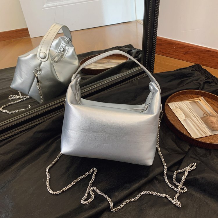 Classic Shoulder Bag – Practical, Stylish & Everyday Essential