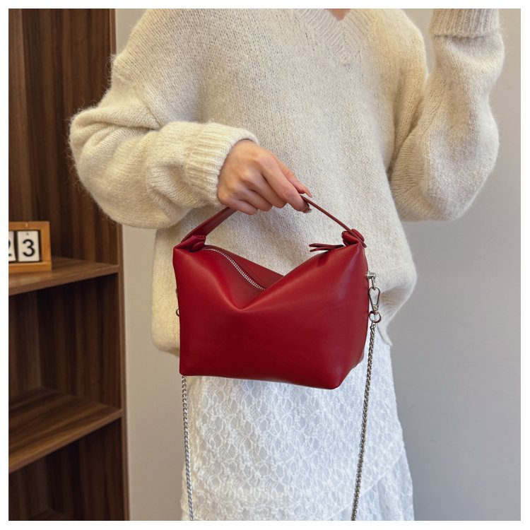 Classic Shoulder Bag – Practical, Stylish & Everyday Essential