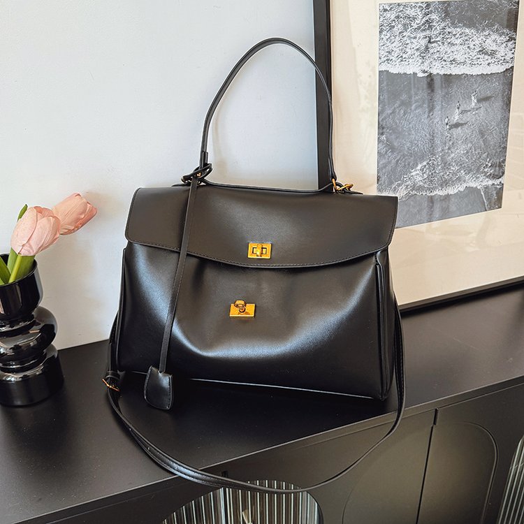 Classic Shoulder Bag – Practical, Stylish & Everyday Essential