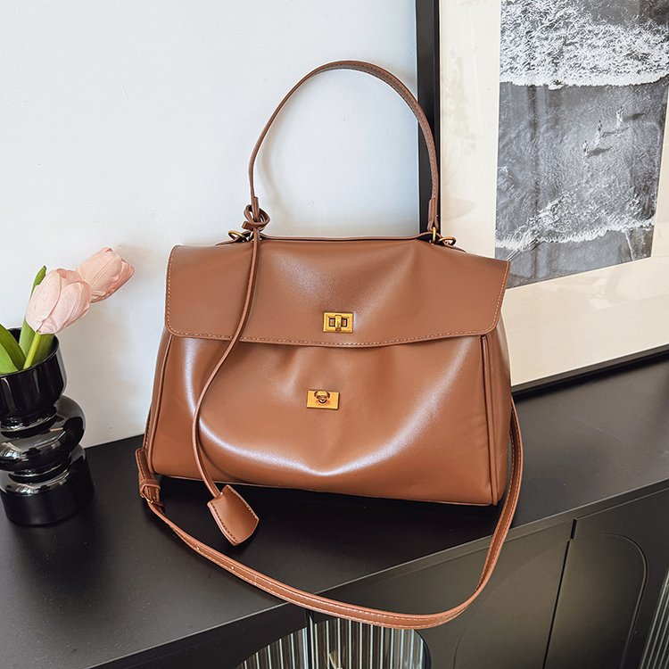 Classic Shoulder Bag – Practical, Stylish & Everyday Essential
