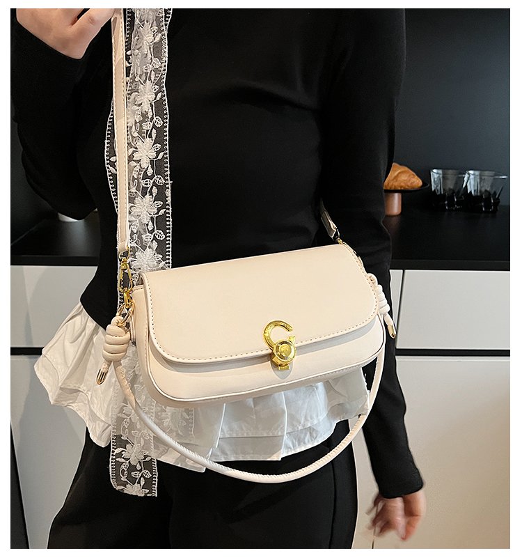 Classic Shoulder Bag – Practical, Stylish & Everyday Essential