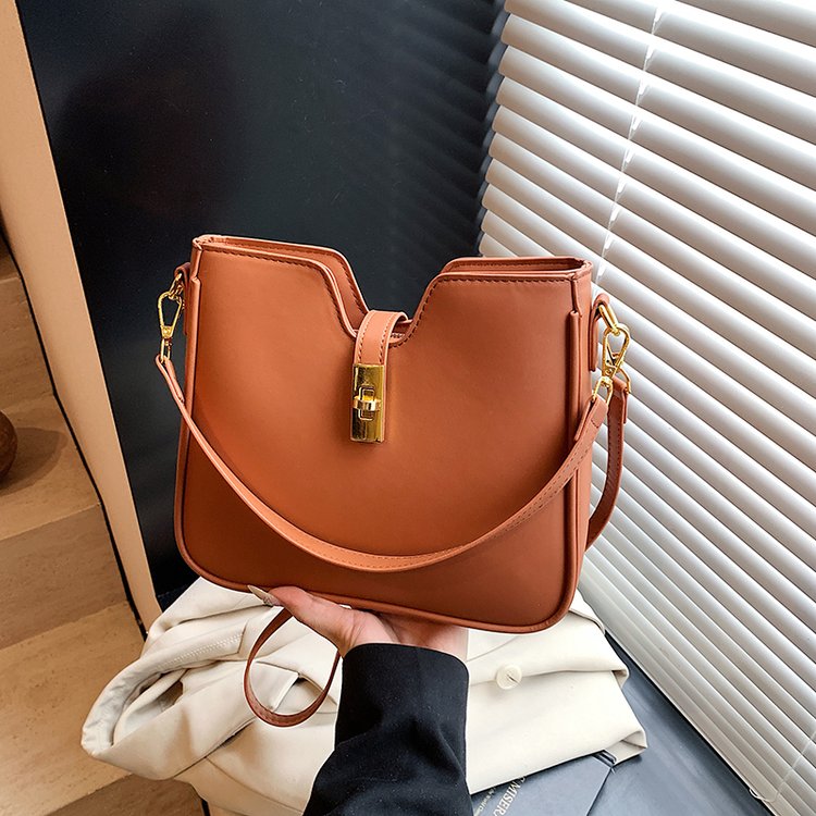 Classic Shoulder Bag – Practical, Stylish & Everyday Essential