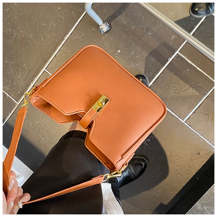 Classic Shoulder Bag – Practical, Stylish & Everyday Essential