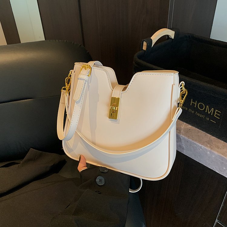 Classic Shoulder Bag – Practical, Stylish & Everyday Essential