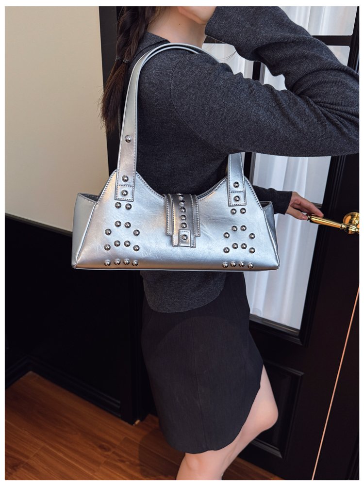 Classic Shoulder Bag – Practical, Stylish & Everyday Essential