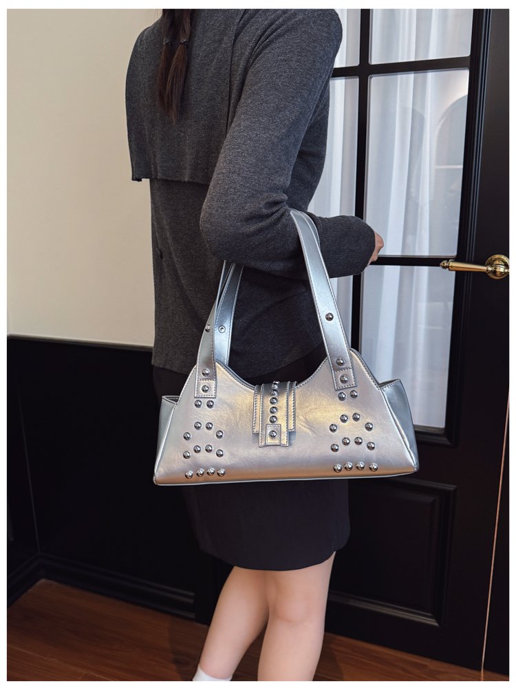 Classic Shoulder Bag – Practical, Stylish & Everyday Essential