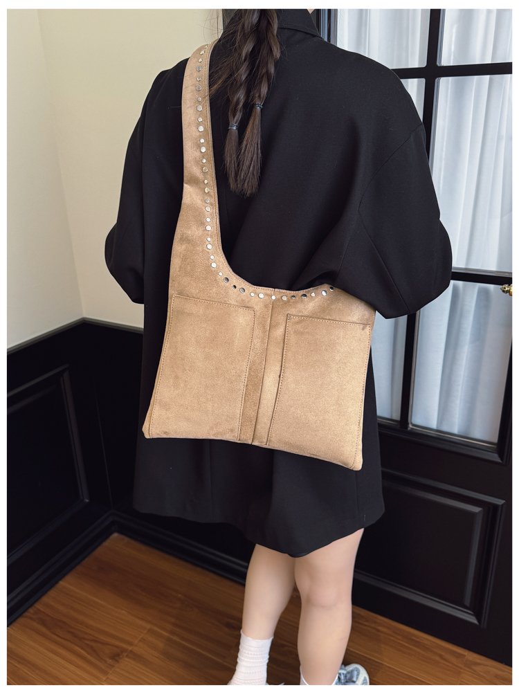 Classic Shoulder Bag – Practical, Stylish & Everyday Essential