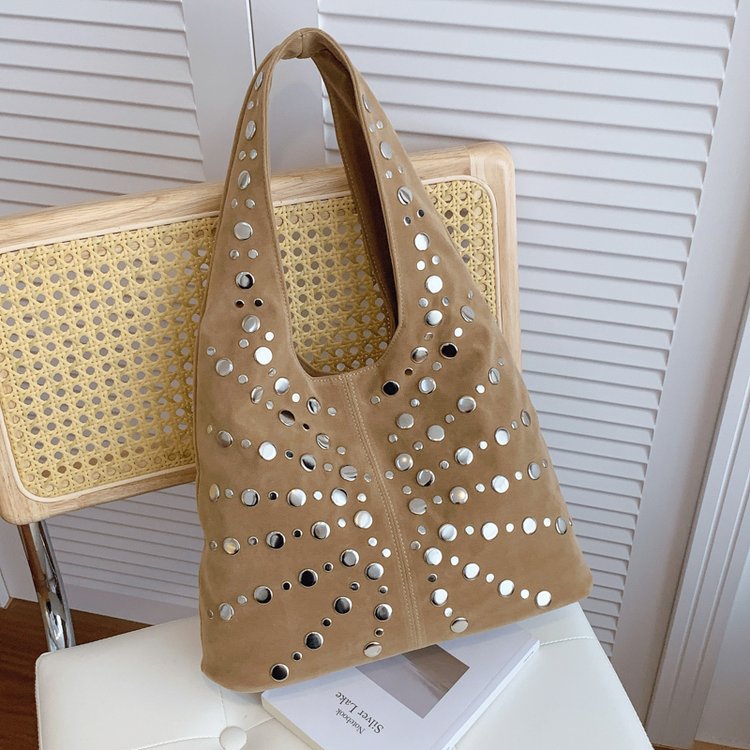 Classic Shoulder Bag – Practical, Stylish & Everyday Essential