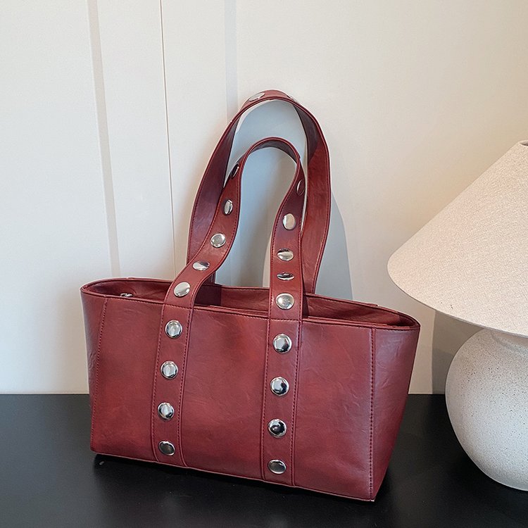 Classic Shoulder Bag – Practical, Stylish & Everyday Essential