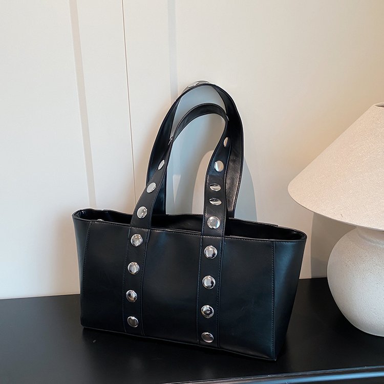 Classic Shoulder Bag – Practical, Stylish & Everyday Essential
