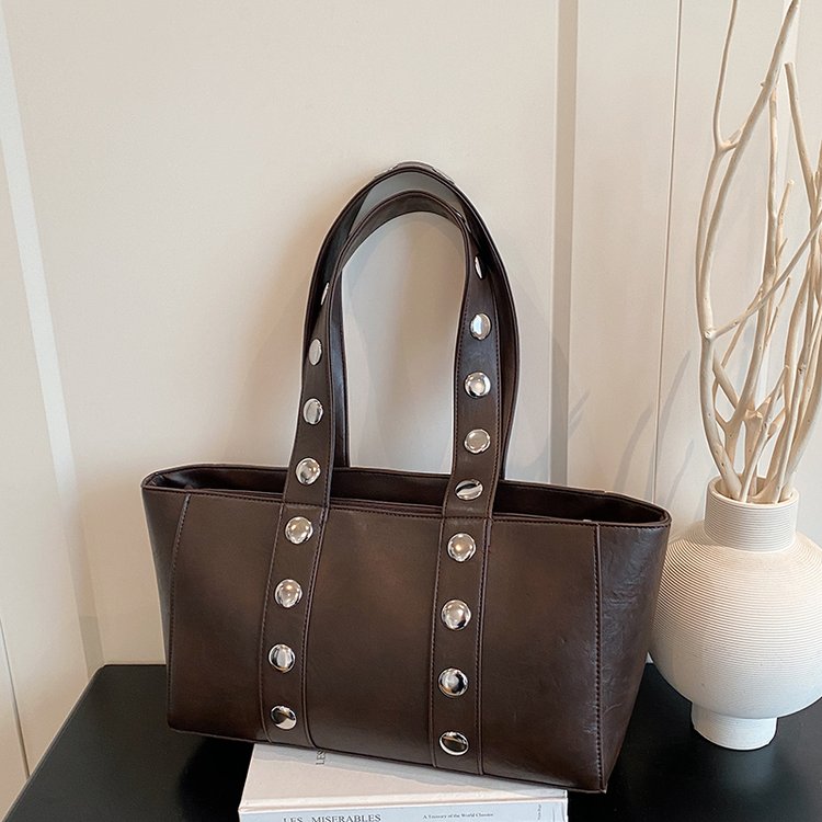 Classic Shoulder Bag – Practical, Stylish & Everyday Essential