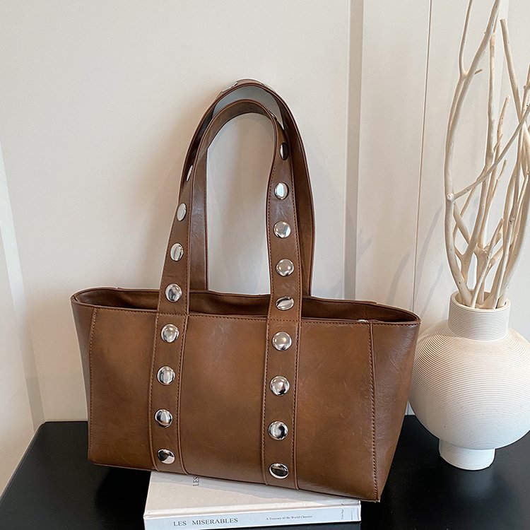 Classic Shoulder Bag – Practical, Stylish & Everyday Essential