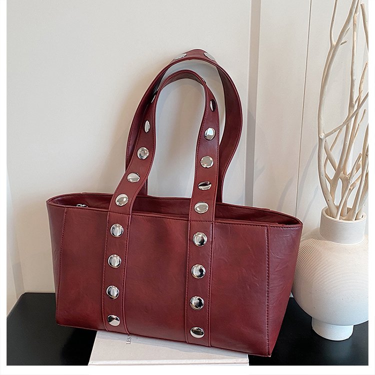 Classic Shoulder Bag – Practical, Stylish & Everyday Essential