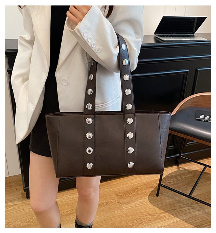 Classic Shoulder Bag – Practical, Stylish & Everyday Essential