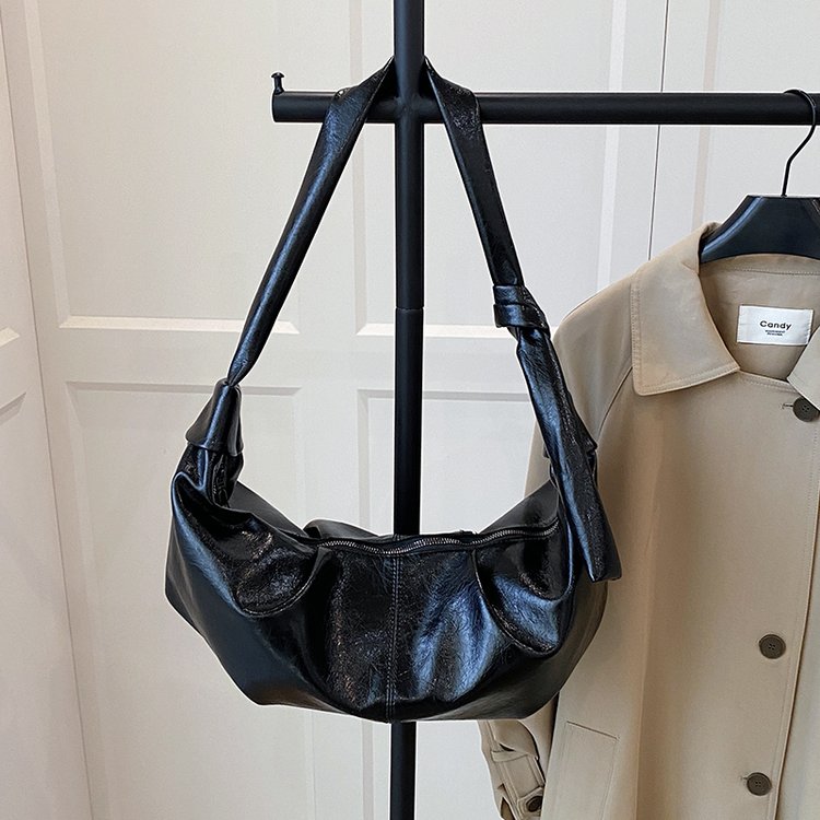 Classic Shoulder Bag – Practical, Stylish & Everyday Essential