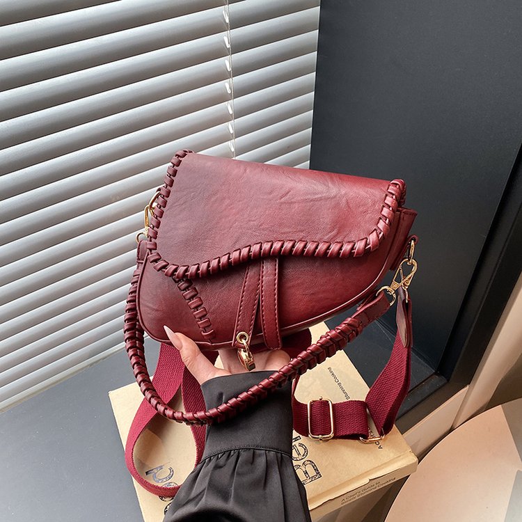 Classic Shoulder Bag – Practical, Stylish & Everyday Essential