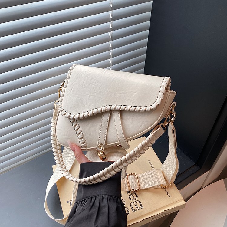 Classic Shoulder Bag – Practical, Stylish & Everyday Essential