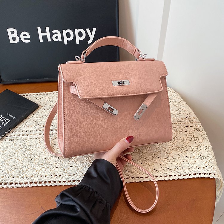 Classic Shoulder Bag – Practical, Stylish & Everyday Essential