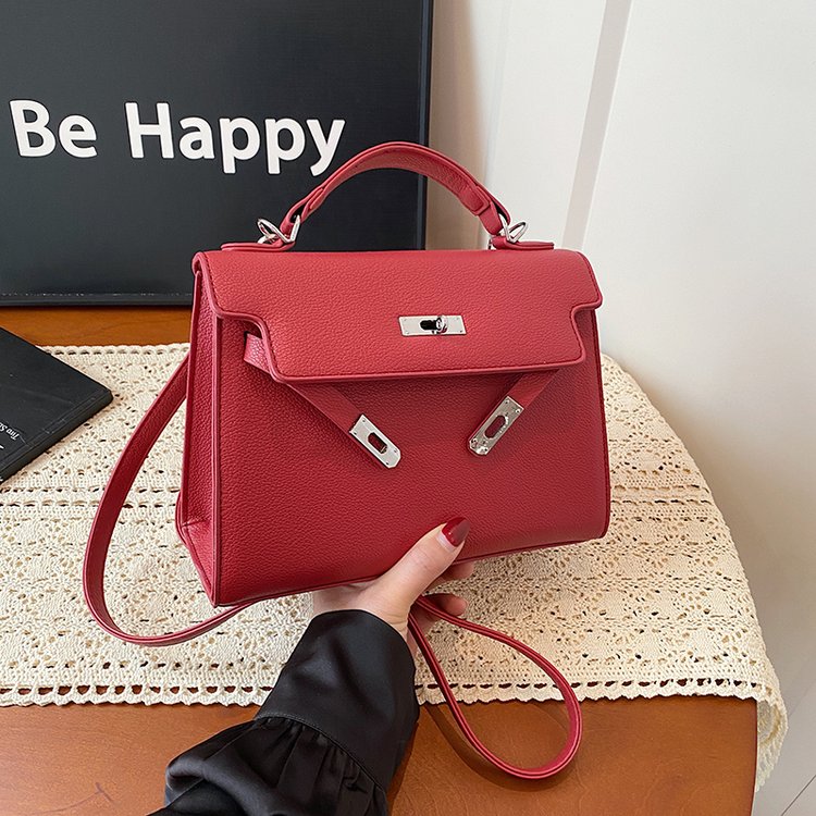 Classic Shoulder Bag – Practical, Stylish & Everyday Essential