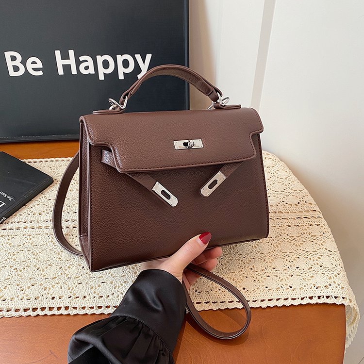 Classic Shoulder Bag – Practical, Stylish & Everyday Essential