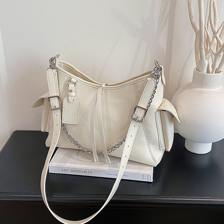 Classic Shoulder Bag – Practical, Stylish & Everyday Essential