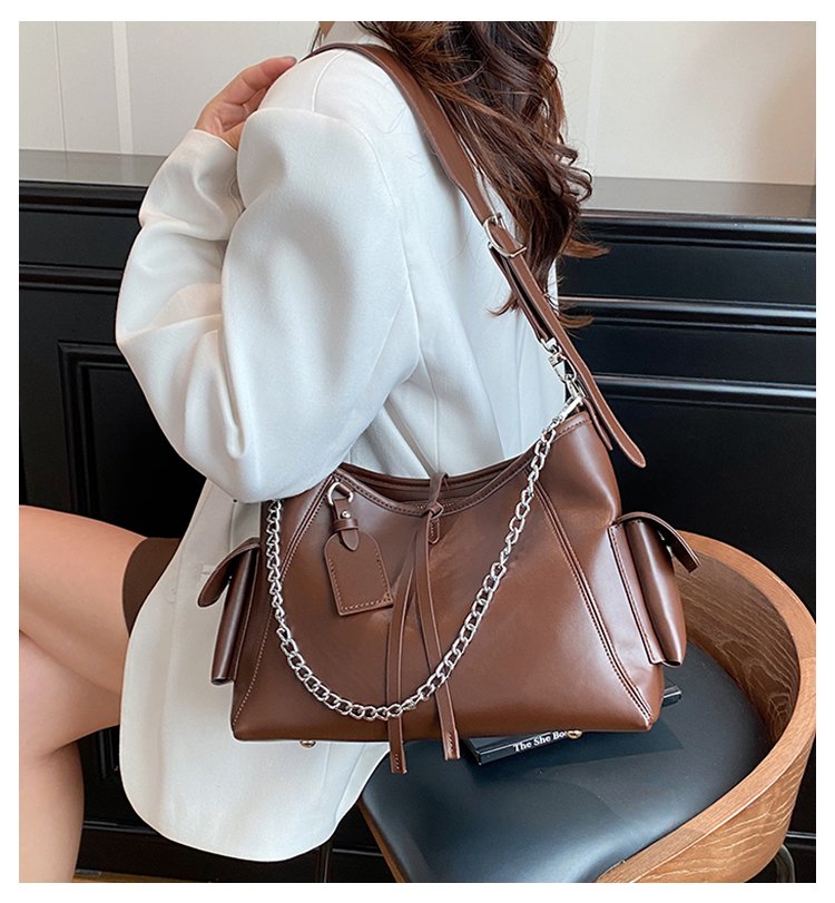 Classic Shoulder Bag – Practical, Stylish & Everyday Essential