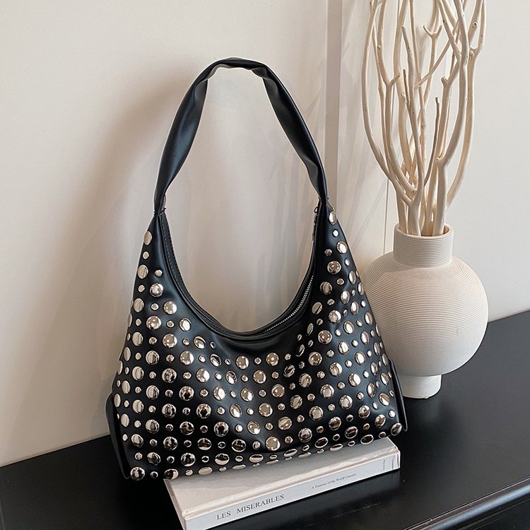 Classic Shoulder Bag – Practical, Stylish & Everyday Essential