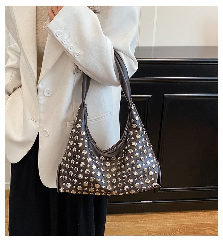 Classic Shoulder Bag – Practical, Stylish & Everyday Essential