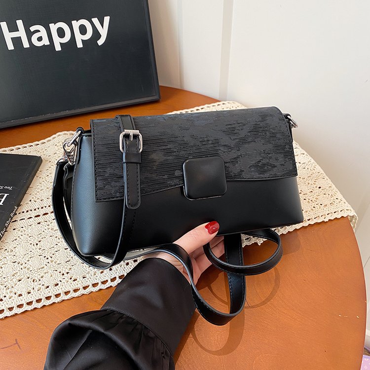 Classic Shoulder Bag – Practical, Stylish & Everyday Essential