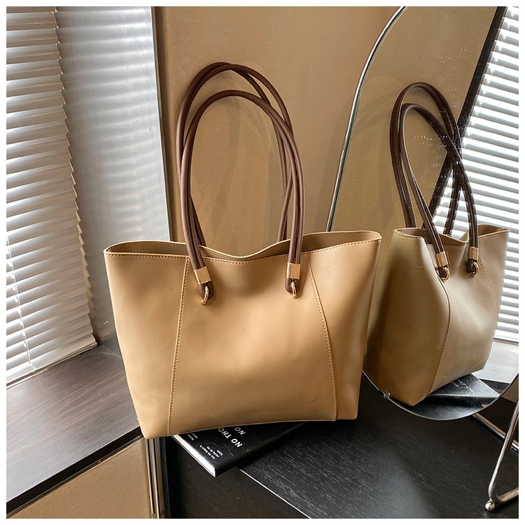 Everyday Tote Bag – Simple, Spacious & Stylish