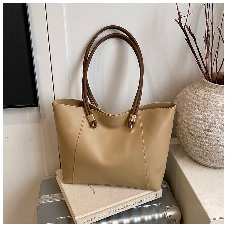 Everyday Tote Bag – Simple, Spacious & Stylish