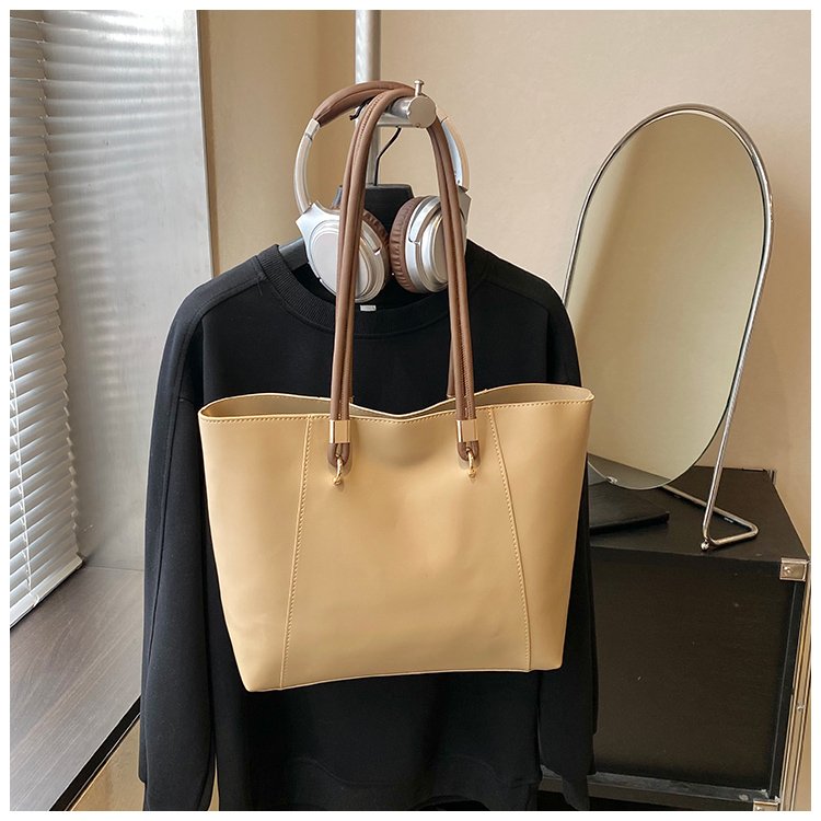 Everyday Tote Bag – Simple, Spacious & Stylish