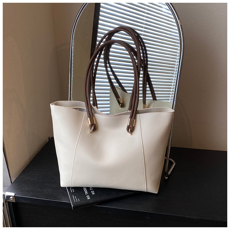 Everyday Tote Bag – Simple, Spacious & Stylish